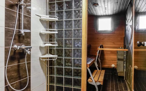 Ylikyrön Mökki: Hout, Flooring, Verdieping, Loodgieterswerkinrichting, Interieur Ontwerp, Loodgieter, Plafond, Tegel, Beits, Badkamer