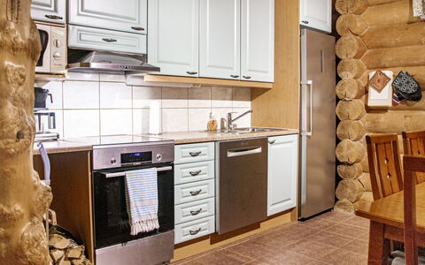 Kilpis-Arkki: Keuken, Hout, Countertop, Major Appliance, Interieur Ontwerp, Flooring, Cabinetry, Meubilair, Toestel Van De Keuken, Verdieping