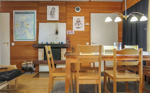Saariselän Väärtin Kammi 1: Meubilair, Interieur Ontwerp, Flooring, Verdieping, Muur, Stoel, Hout, Tafel, Plafond, Kamer