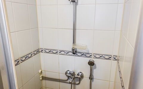 Hoviranta: Loodgieterswerkinrichting, Badkamer, Loodgieter, Douche, Douchekop, Douchestang, Tegel, Douchepaneel, Kraan