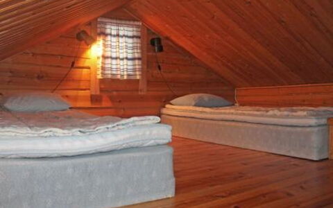 Juolukka: Hout, Verdieping, Plafond, Flooring, Meubilair, Zolder, Slaapkamer, Verlichting, Interieur Ontwerp, Hardwood