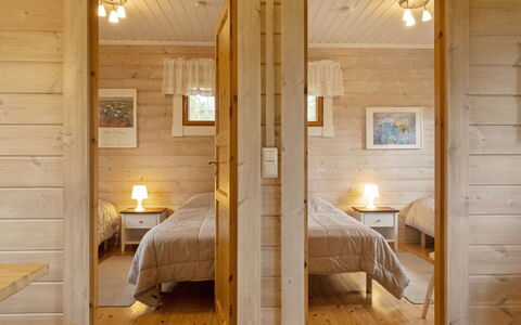 Lonnakko: Flooring, Verdieping, Interieur Ontwerp, Hout, Plafond, Meubilair, Houten Vloer, Kamer, Verlichting, Hardwood