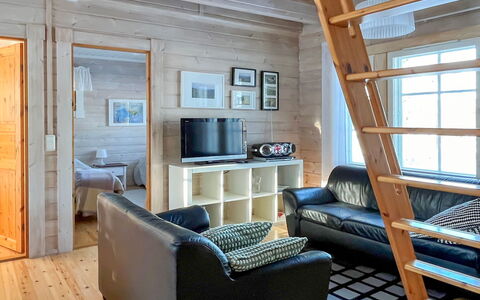 Lonnakko: Hout, Flooring, Verdieping, Interieur Ontwerp, Hardwood, Plafond, Houten Vloer, Kamer, Plank, Beits