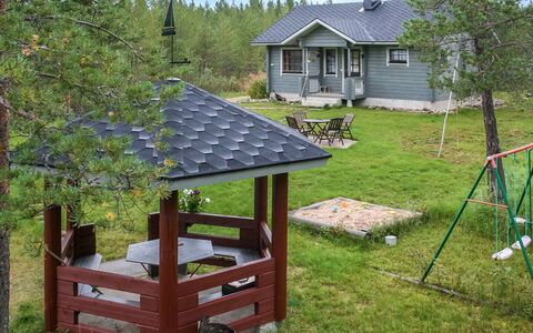 Ahonlaita: Hout, Dak, Tuin, Verblijf, Garden Gebouwen, Schaduw, Backyard, Outdoor Structuur, Schuur, Gazon