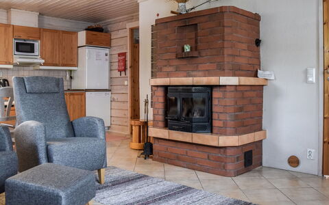 Ahonlaita: Meubilair, Hout, Flooring, Interieur Ontwerp, Kamer, Verdieping, Woonkamer, Hardwood, Beits, Stoel