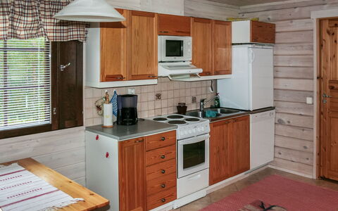 Ahonlaita: Keuken, Flooring, Hout, Meubilair, Major Appliance, Countertop, Interieur Ontwerp, Toestel Van De Keuken, Cabinetry, Verdieping