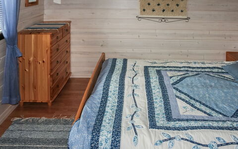 Ahonlaita: Hout, Slaapkamer, Flooring, Verdieping, Linens, Laken, Textiel, Bedding, Meubilair, Bed