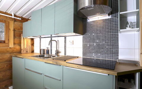 Pohosniemi: Keuken, Countertop, Interieur Ontwerp, Cabinetry, Flooring, Toestel Van De Keuken, Hout, Meubilair, Major Appliance, Loodgieterswerkinrichting