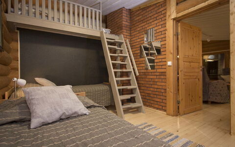 Pohosniemi: Meubilair, Slaapkamer, Bed, Hout, Verdieping, Interieur Ontwerp, Flooring, Laken, Plafond, Bedding