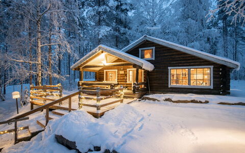 Kalliomökki: Hout, Siding, Verblijf, Huis, Huis, Plank, Garden Gebouwen, Blokhut, Hardwood, Veranda