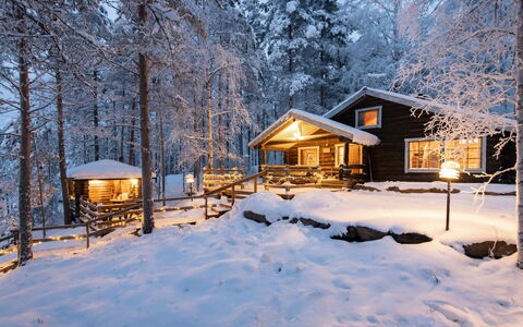 Kalliomökki: Hout, Siding, Verblijf, Huis, Huis, Plank, Garden Gebouwen, Blokhut, Hardwood, Veranda