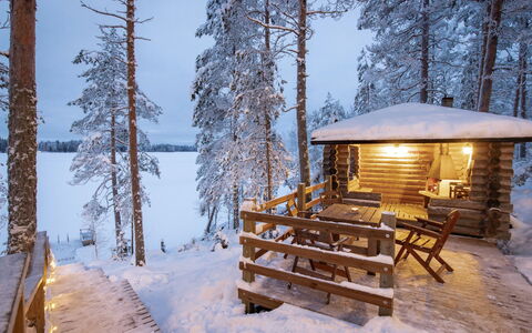 Kalliomökki: Hout, Siding, Verblijf, Huis, Huis, Plank, Garden Gebouwen, Blokhut, Hardwood, Veranda