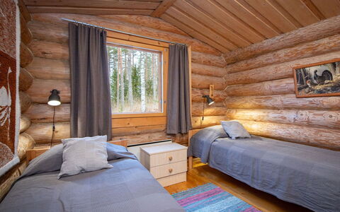 Papanmökki: Hout, Verdieping, Flooring, Plafond, Hardwood, Beits, Slaapkamer, Bed, Laken, Houten Vloer
