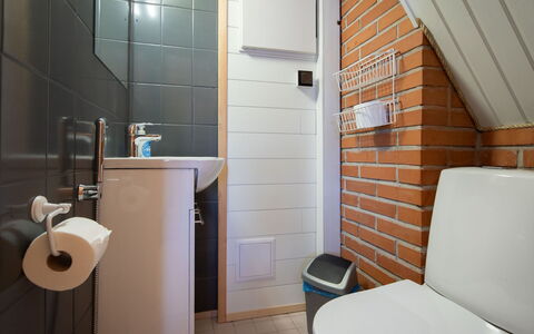 Papanmökki: Muur, Hout, Verdieping, Loodgieterswerkinrichting, Flooring, Interieur Ontwerp, Loodgieter, Kamer, Badkamer, Toilet