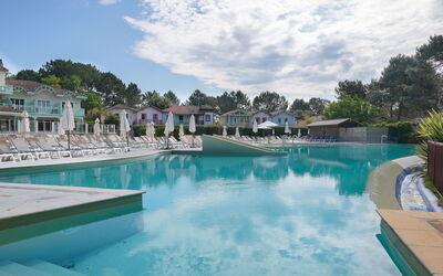 Lacanau 252: Water, Wolk, Lucht, Fabriek, Gebouw, Zwembad, Boom, Azure, Huis, Vrije Tijd