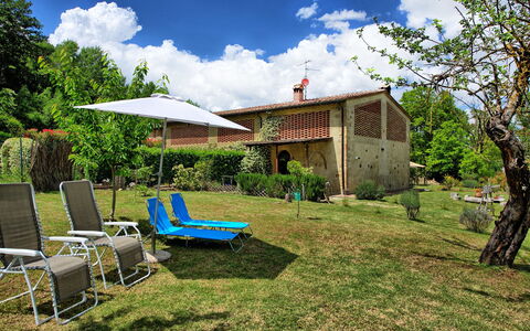 Villa Diletta: Eigendom, Backyard, Huis, Werf, Gebouw, Onroerend Goed, Boom, Gras, Huis, Landelijk Gebied