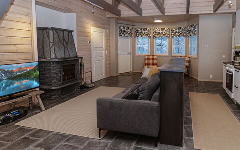 Rukan Taikavuosseli 12 a: Flooring, Hout, Verdieping, Interieur Ontwerp, Plafond, Meubilair, Houten Vloer, Huis, Woonkamer, Bankstel