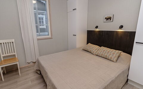 Rukan Taikavuosseli 12 a: Bed, Verdieping, Slaapkamer, Flooring, Meubilair, Muur, Interieur Ontwerp, Laken, Hout, Bedding