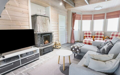 Rukan Taikavuosselin Helmi 8 a: Hout, Interieur Ontwerp, Huis, Meubilair, Kamer, Woonkamer, Huishoudapparatuur, Plafond, Blokhut