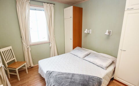Rukan Taikavuosselin Helmi 8 a: Meubilair, Verdieping, Interieur Ontwerp, Bed, Slaapkamer, Flooring, Muur, Hout, Laken, Kamer