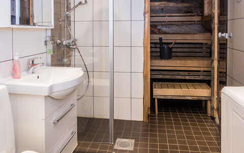 Karhulinna: Flooring, Verdieping, Hout, Loodgieterswerkinrichting, Interieur Ontwerp, Badkamer, Loodgieter, Tegel, Kamer, Samengesteld Materiaal