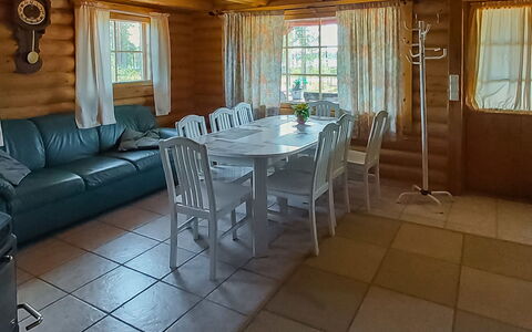 Harjurinne: Meubilair, Hout, Flooring, Interieur Ontwerp, Verdieping, Tafel, Stoel, Plafond, Bankstel, Kamer