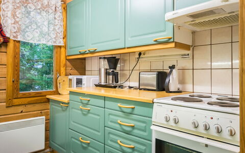 Iltaniemi: Hout, Keuken, Cabinetry, Lade, Beits, Fornuis, Countertop, Gasfornuis, Kast, Fornuis
