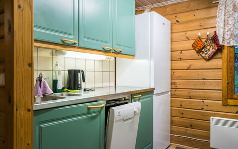 Iltaniemi: Hout, Keuken, Major Appliance, Interieur Ontwerp, Countertop, Flooring, Plafond, Toestel Van De Keuken, Verdieping, Cabinetry