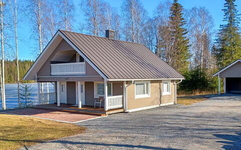 Pellervo: Verblijf, Siding, Landgoed, Garden Gebouwen, Blokhut, Hardwood, Veranda, Boerderij, Schuur