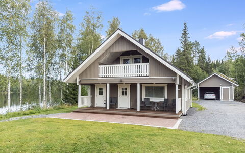 Pellervo: Gras, Huis, Verblijf, Land Lot, Huis, Landgoed, Gazon, Siding, Boerderij, Veranda