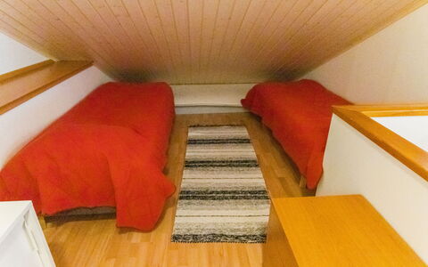 Tahko Ski Koivulantie: Flooring, Verdieping, Hout, Interieur Ontwerp, Plafond, Kamer, Slaapkamer, Bed, Meubilair, Zolder