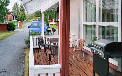 Tahko Ski Koivulantie: Hout, Veranda, Meubilair, Huis, Huis, Beits, Deur, Dek, Stoel, Hardwood