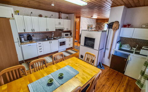 Ellilä: Hout, Huis, Kamer, Hardwood, Beits, Houten Vloer, Blokhut, Cabinetry, Plank, Hotel