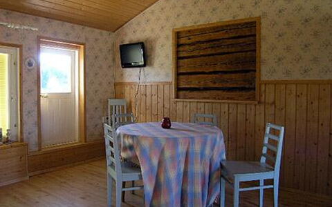 Pikku-Villa: Hout, Flooring, Kamer, Verdieping, Interieur Ontwerp, Plafond, Meubilair, Beits, Hardwood, Lichte Inrichting