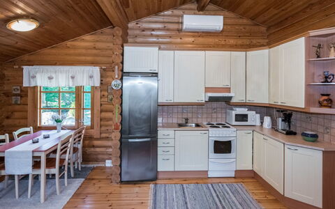Kiimalammi: Hout, Plafond, Interieur Ontwerp, Keuken, Flooring, Verdieping, Major Appliance, Meubilair, Beits, Verblijf