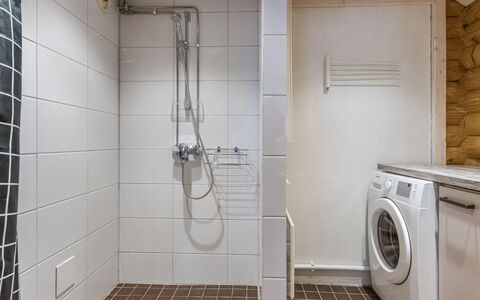 Vekurinveranta: Flooring, Muur, Interieur Ontwerp, Loodgieterswerkinrichting, Verdieping, Plafond, Loodgieter, Wasmachine, Kamer, Badkamer