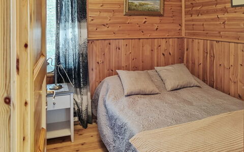 Minervahovi: Hout, Slaapkamer, Verdieping, Bed, Flooring, Interieur Ontwerp, Laken, Meubilair, Bedding, Kamer