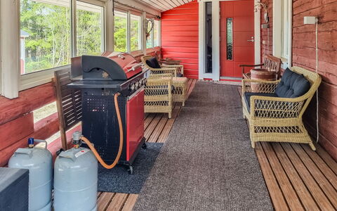 Minervahovi: Hout, Meubilair, Verdieping, Beits, Houten Vloer, Veranda, Hardwood, Stoel, Verblijf, Dek