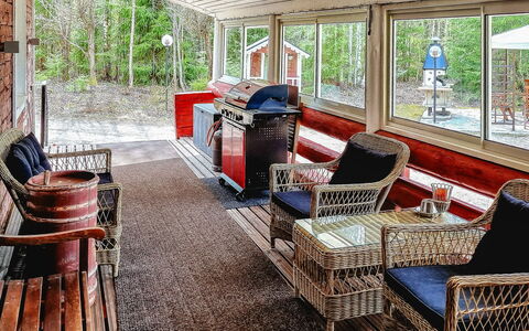 Minervahovi: Meubilair, Interieur Ontwerp, Plafond, Stoel, Bankstel, Buitenmeubels, Hardwood, Woonkamer, Beits, Koffietafel