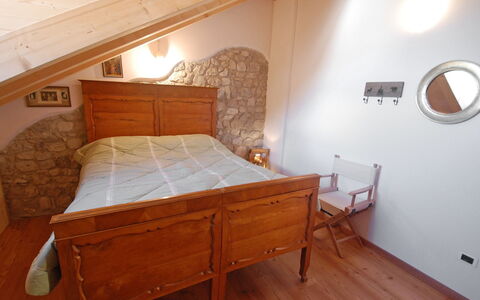 Barcis Lake 100: Kamer, Bed, Meubilair, Slaapkamer, Eigendom, Bed Frame, Zolder, Verdieping, Beits, Matras