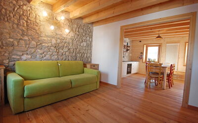 Albergo Diffuso - Cjasa Ustin 100.1: Kamer, Woonkamer, Houten Vloer, Eigendom, Interieur Ontwerp, Verdieping, Meubilair, Muur, Hardwood, Gebouw
