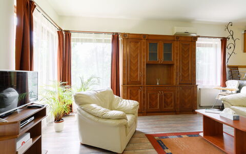 Albizia: Meubilair, Eigendom, Cabinetry, Comfort, Hout, Interieur Ontwerp, Flooring, Verdieping, Gebouw, Fabriek