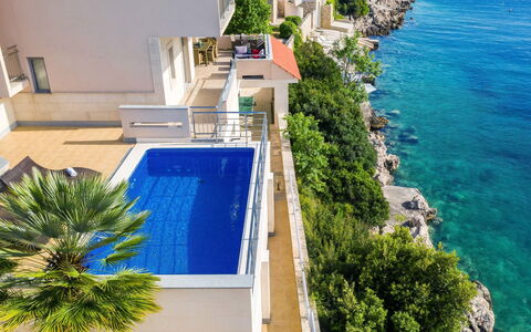 Villa Silvana: Eigendom, Blauw, Azure, Vakantie, Huis, Onroerend Goed, Zee, Gebouw, Zwembad, Appartement