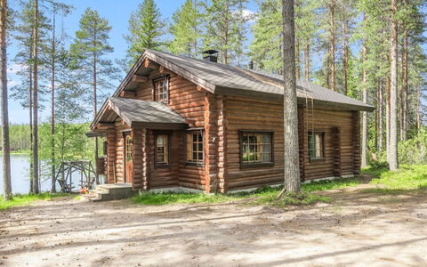 Karpalo: Hout, Verblijf, Huis, Huis, Blokhut, Dak, Siding, Garden Gebouwen, Lariks, Bos