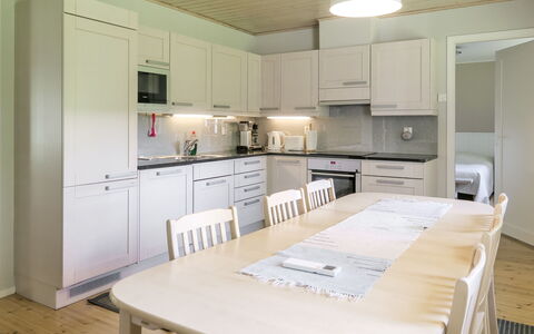 Suvela: Meubilair, Interieur Ontwerp, Flooring, Hout, Verdieping, Plafond, Keuken En Eettafel, Keuken, Tafel, Houten Vloer