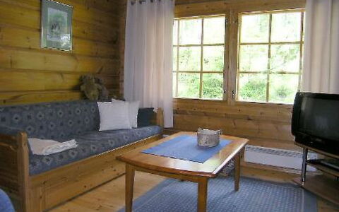 Lomakuikka: Huis, Verblijf, Dak, Landgoed, Schaduw, Boerderij, Gazon, Landscaping, Tuin, Werf