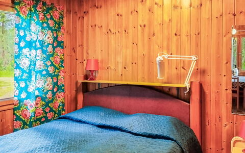 Kanerva 6: Hout, Slaapkamer, Meubilair, Bed, Interieur Ontwerp, Laken, Textiel, Bedding, Bed Frame, Kamer
