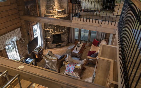 Tahkonbalju: Meubilair, Flooring, Interieur Ontwerp, Hout, Verdieping, Plafond, Verlichting, Bankstel, Woonkamer, Huis