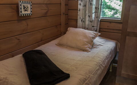 Tahkonbalju: Hout, Flooring, Slaapkamer, Verdieping, Bed, Interieur Ontwerp, Meubilair, Laken, Kamer, Bedding