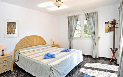 Montemar: Meubilair, Eigendom, Venster, Gebouw, Azure, Hout, Cabinetry, Comfort, Decoratie, Fotolijst